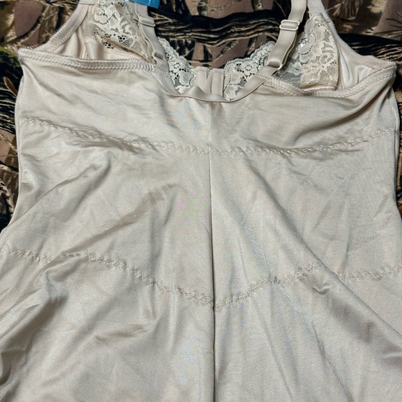 Brand new Maidenform lace body suit - Picture 5 of 5